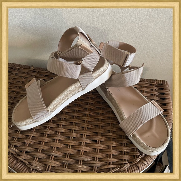 Silent D Convertible all adjustable sandals w espadrille & rubber accents sz 38 - Picture 1 of 7